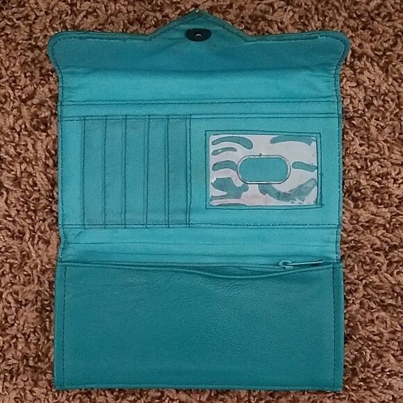 Lulu Women's Wallet – Light Blue Tri-Fold Style with Card Slots - Picture 2 of 4